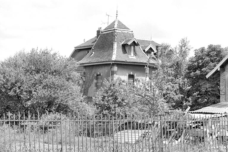 Toitures du logement patronal. © Yves Sancey / Région Bourgogne-Franche-Comté, Inventaire du patrimoine - 2000