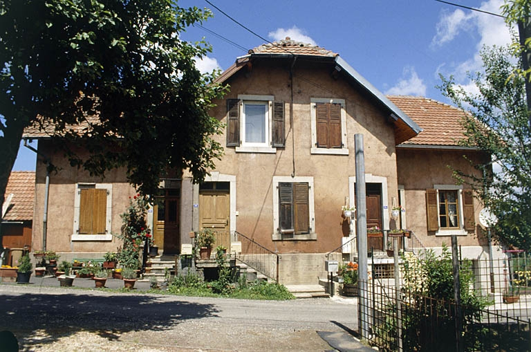 Façade d'une maison ouvrière à 4 logements. © Yves Sancey / Région Bourgogne-Franche-Comté, Inventaire du patrimoine - 2000