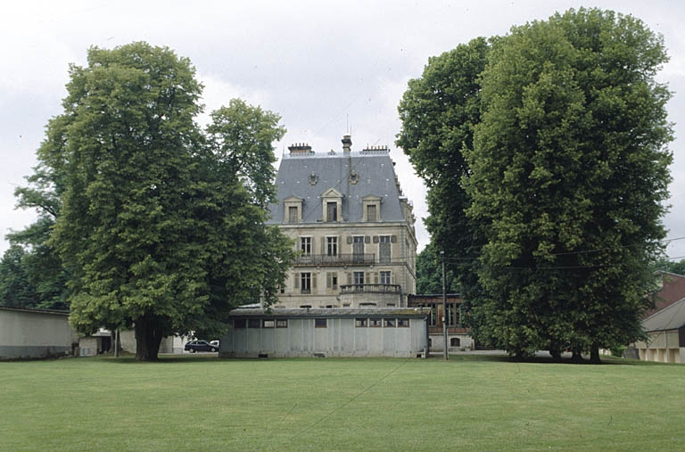 Vue d'ensemble depuis l'est. © Yves Sancey / Région Bourgogne-Franche-Comté, Inventaire du patrimoine - 2000
