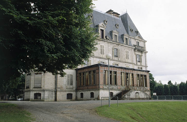 Façade postérieure vue de trois quarts gauche. © Yves Sancey / Région Bourgogne-Franche-Comté, Inventaire du patrimoine - 2000
