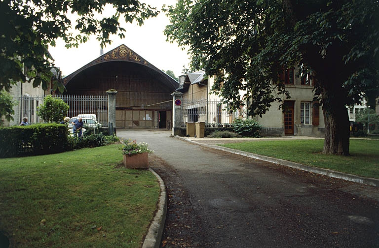 Les écuries depuis le nord. © Yves Sancey / Région Bourgogne-Franche-Comté, Inventaire du patrimoine - 2000