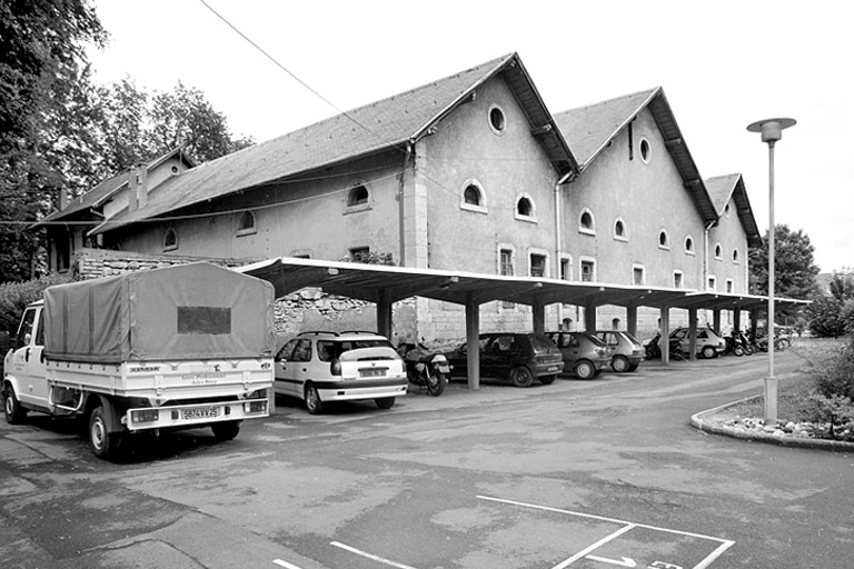 Façade postérieure des écuries. © Yves Sancey / Région Bourgogne-Franche-Comté, Inventaire du patrimoine - 2000