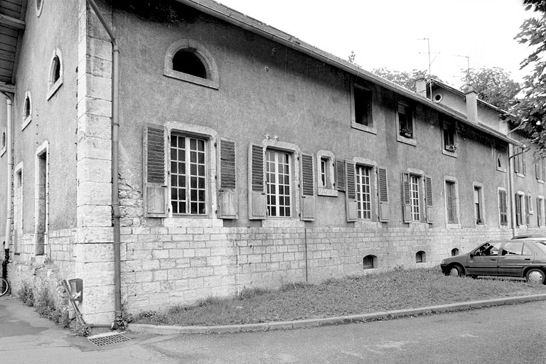 Façade est des écuries. © Yves Sancey / Région Bourgogne-Franche-Comté, Inventaire du patrimoine - 2000