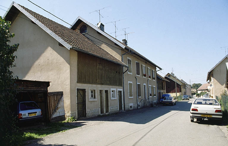 Logements ouvriers collectifs avec dépendances. © Yves Sancey / Région Bourgogne-Franche-Comté, Inventaire du patrimoine - 2000