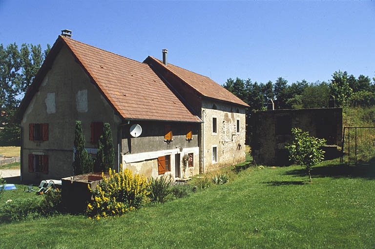 De gauche à droite : logement, moulin et chambre d'eau. © Yves Sancey / Région Bourgogne-Franche-Comté, Inventaire du patrimoine - 2000
