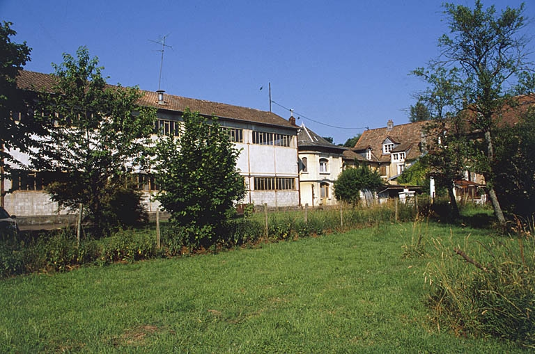 Vue d'ensemble depuis l'est. © Yves Sancey / Région Bourgogne-Franche-Comté, Inventaire du patrimoine - 2000