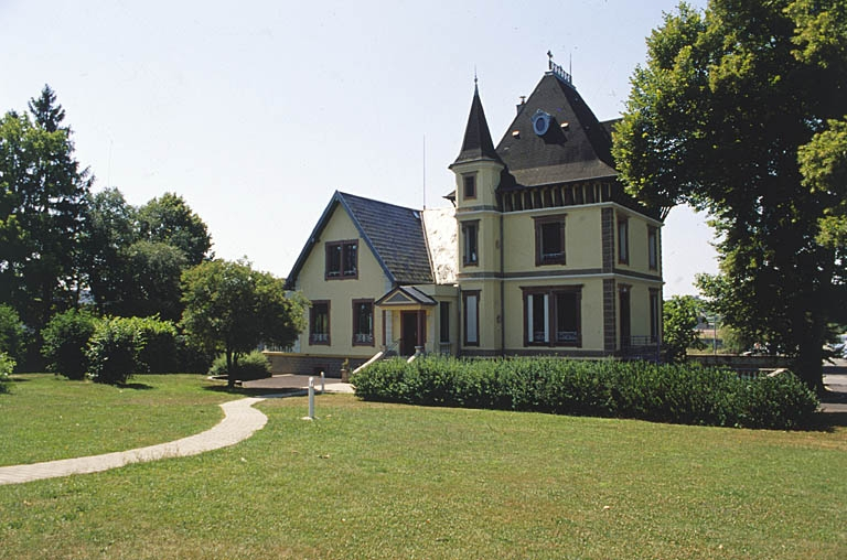 Vue d'ensemble du logement patronal dit chalet Vermot. © Yves Sancey / Région Bourgogne-Franche-Comté, Inventaire du patrimoine - 2000 Vue d'ensemble du logement patronal dit chalet Vermot. © Yves Sancey / Région Bourgogne-Franche-Comté, Inventaire du patrimoine - 2000