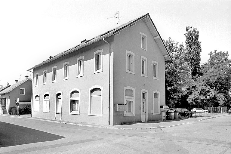 Logement ouvrier rue du Commandant Prince. © Yves Sancey / Région Bourgogne-Franche-Comté, Inventaire du patrimoine - 2000 Logement ouvrier rue du Commandant Prince. © Yves Sancey / Région Bourgogne-Franche-Comté, Inventaire du patrimoine - 2000