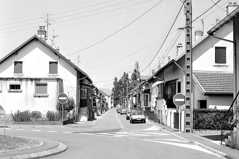 Logements ouvriers rue du Commandant Prince. © Yves Sancey / Région Bourgogne-Franche-Comté, Inventaire du patrimoine - 2000 Logements ouvriers rue du Commandant Prince. © Yves Sancey / Région Bourgogne-Franche-Comté, Inventaire du patrimoine - 2000
