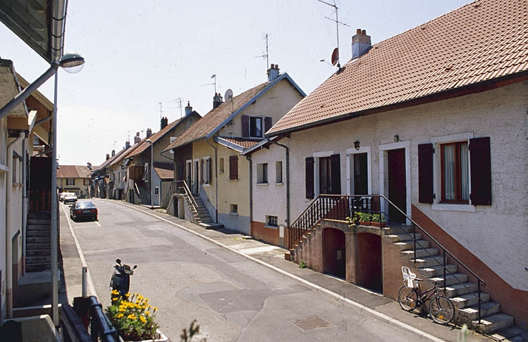 Logements ouvriers rue de la République. © Yves Sancey / Région Bourgogne-Franche-Comté, Inventaire du patrimoine - 2000 Logements ouvriers rue de la République. © Yves Sancey / Région Bourgogne-Franche-Comté, Inventaire du patrimoine - 2000
