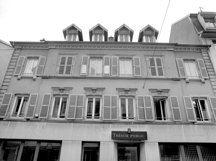 Etages du bâtiment sis au n° 25 (logements ?). © Yves Sancey / Région Bourgogne-Franche-Comté, Inventaire du patrimoine - 2000