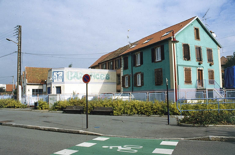 Ateliers et logements depuis le sud. © Yves Sancey / Région Bourgogne-Franche-Comté, Inventaire du patrimoine - 2000