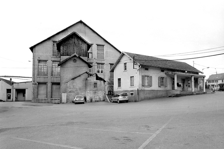 Pignon d'un atelier de fabrication, bâtiment d'eau et bureau. © Yves Sancey / Région Bourgogne-Franche-Comté, Inventaire du patrimoine - 2000 Pignon d'un atelier de fabrication, bâtiment d'eau et bureau. © Yves Sancey / Région Bourgogne-Franche-Comté, Inventaire du patrimoine - 2000