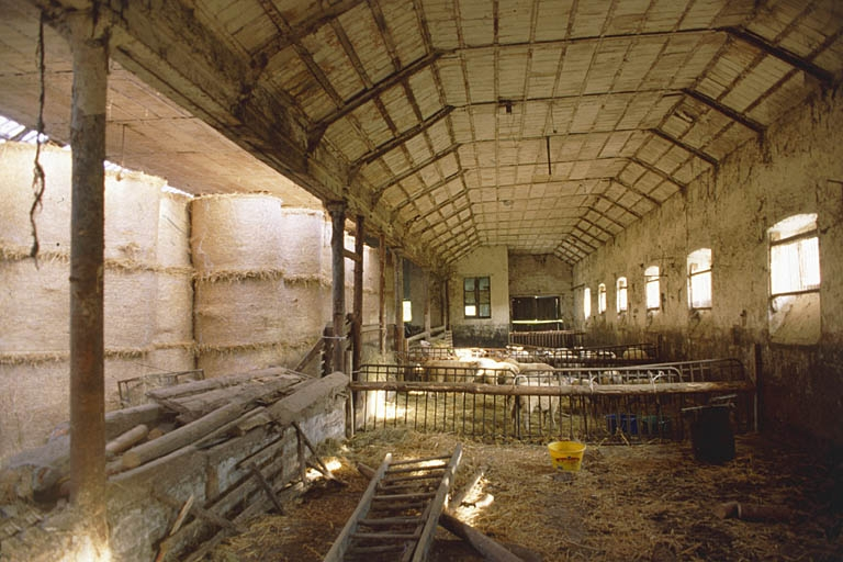 Travée sud de l'étable. © Yves Sancey / Région Bourgogne-Franche-Comté, Inventaire du patrimoine - 2000
