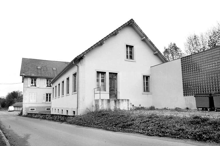 Bureaux (?). © Yves Sancey / Région Bourgogne-Franche-Comté, Inventaire du patrimoine - 2000 Bureaux (?). © Yves Sancey / Région Bourgogne-Franche-Comté, Inventaire du patrimoine - 2000