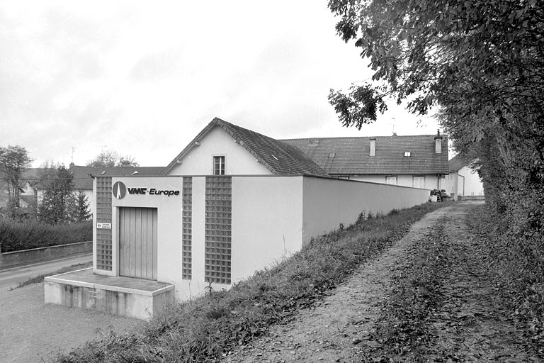 Extension sud du magasin industriel (ancienne halle à charbon). © Yves Sancey / Région Bourgogne-Franche-Comté, Inventaire du patrimoine - 2000 Extension sud du magasin industriel (ancienne halle à charbon). © Yves Sancey / Région Bourgogne-Franche-Comté, Inventaire du patrimoine - 2000