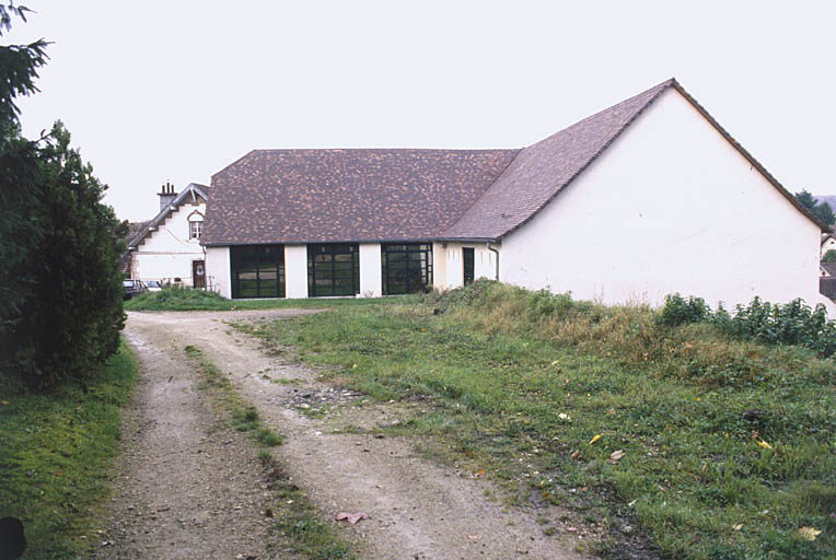 Ancienne halle à charbon depuis l'est. © Yves Sancey / Région Bourgogne-Franche-Comté, Inventaire du patrimoine - 2000 Ancienne halle à charbon depuis l'est. © Yves Sancey / Région Bourgogne-Franche-Comté, Inventaire du patrimoine - 2000