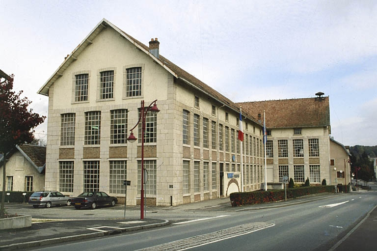 Vue d'ensemble depuis le sud. © Yves Sancey / Région Bourgogne-Franche-Comté, Inventaire du patrimoine - 2000 Vue d'ensemble depuis le sud. © Yves Sancey / Région Bourgogne-Franche-Comté, Inventaire du patrimoine - 2000