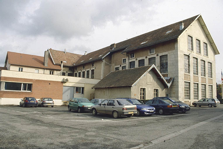 Vue d'ensemble depuis le sud-ouest. © Yves Sancey / Région Bourgogne-Franche-Comté, Inventaire du patrimoine - 2000 Vue d'ensemble depuis le sud-ouest. © Yves Sancey / Région Bourgogne-Franche-Comté, Inventaire du patrimoine - 2000