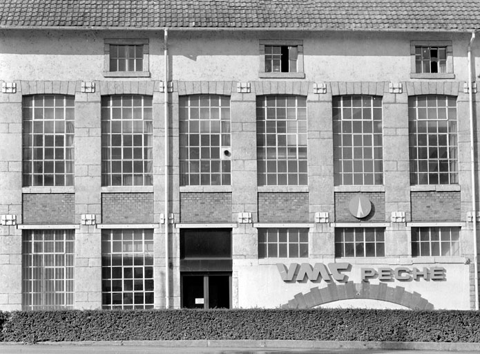 Détail de travées de la façade antérieure. © Yves Sancey / Région Bourgogne-Franche-Comté, Inventaire du patrimoine - 2000 Détail de travées de la façade antérieure. © Yves Sancey / Région Bourgogne-Franche-Comté, Inventaire du patrimoine - 2000