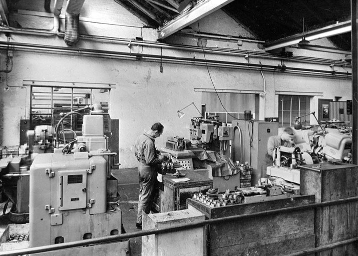 Atelier de rectification des dentures de pignon. © Yves  Sancey (reproduction) / Région Bourgogne-Franche-Comté, Inventaire du patrimoine - 2000