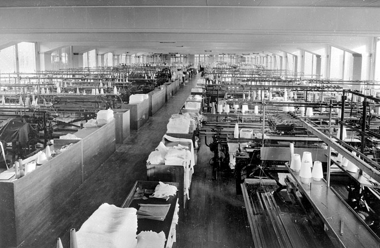 Atelier de tricotage. © Yves  Sancey (reproduction) / Région Bourgogne-Franche-Comté, Inventaire du patrimoine - 2000