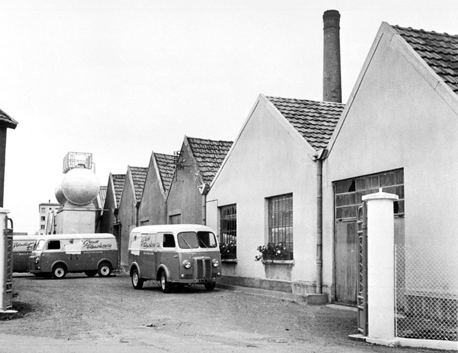 Pignons ouest des ateliers depuis l'entrée. © Jérôme  Mongreville (reproduction) / Région Bourgogne-Franche-Comté, Inventaire du patrimoine - 2000