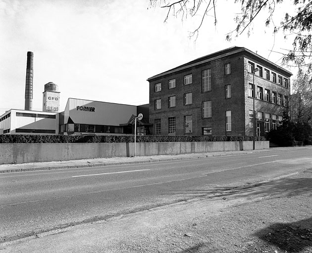 Bureaux et bâtiment administratif depuis le faubourg de Belfort. © Yves Sancey / Région Bourgogne-Franche-Comté, Inventaire du patrimoine - 2000