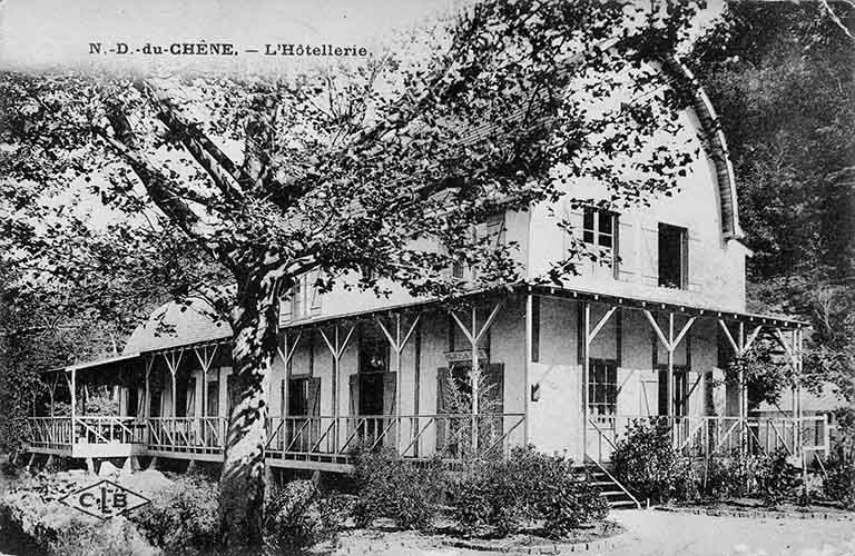 N.-D.-du-Chêne. - L'Hôtellerie, limite 19e siècle 20e siècle. © Jérôme  Mongreville (reproduction) / Région Bourgogne-Franche-Comté, Inventaire du patrimoine - 2001