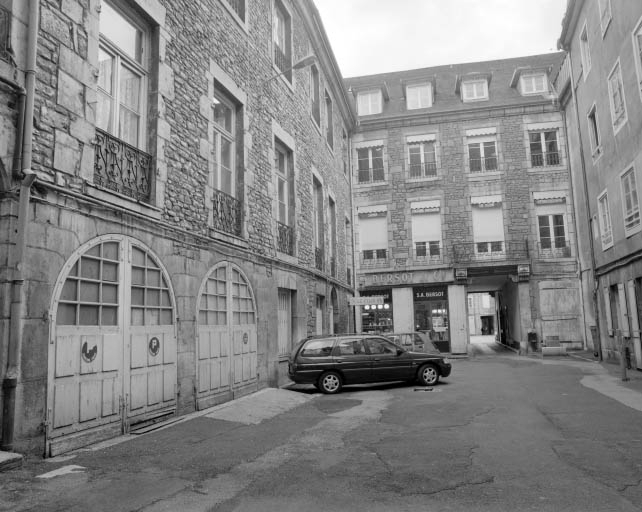 Détail de l'aile des remises, de trois quarts gauche. © Yves Sancey / Région Bourgogne-Franche-Comté, Inventaire du patrimoine - 2001