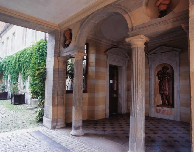 Passage d'entrée : détail de la partie droite. © Yves Sancey / Région Bourgogne-Franche-Comté, Inventaire du patrimoine - 2001