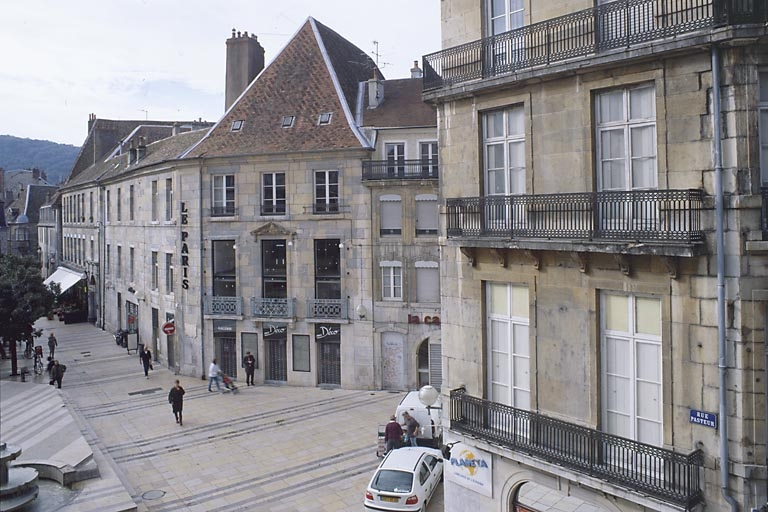 Façade sur rue, de trois quarts droit. © Yves Sancey / Région Bourgogne-Franche-Comté, Inventaire du patrimoine - 2001
