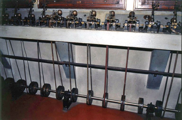 Neuf scies et leur système de transmission. © Jérôme Mongreville / Région Bourgogne-Franche-Comté, Inventaire du patrimoine - 2001