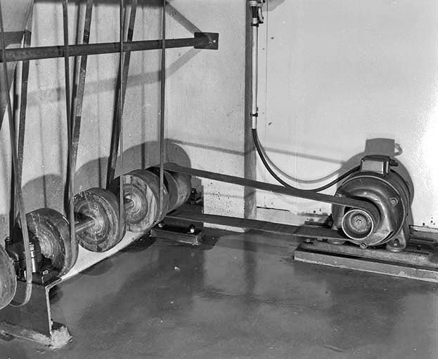 Moteur électrique Roulland et arbre de transmission. © Jérôme Mongreville / Région Bourgogne-Franche-Comté, Inventaire du patrimoine - 2001