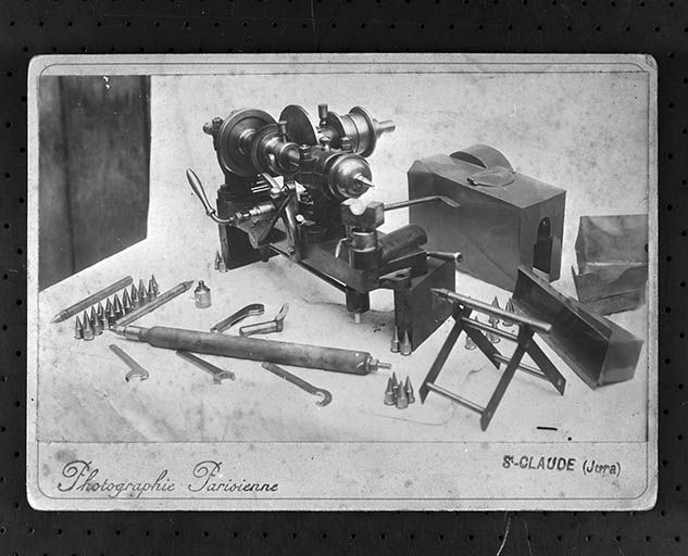 Exemple de machine à débruter du constructeur mécanicien Léon Lizon. © Jérôme  Mongreville (reproduction) / Région Bourgogne-Franche-Comté, Inventaire du patrimoine - 2001