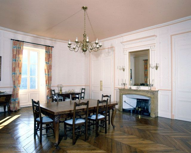 La salle à manger, vue générale. © Yves Sancey / Région Bourgogne-Franche-Comté, Inventaire du patrimoine - 2001