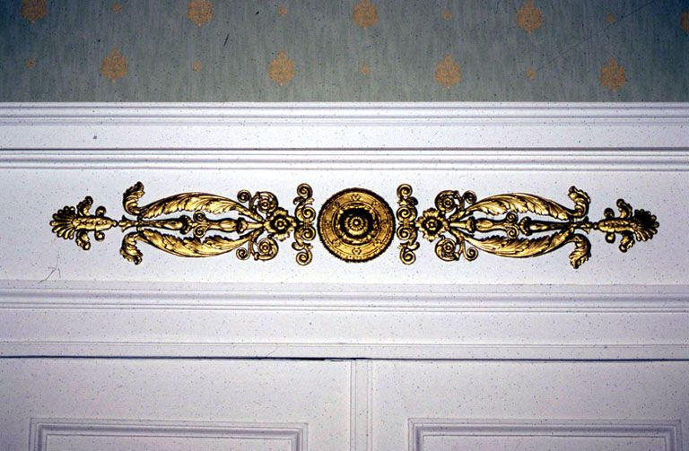 Le grand salon : décor des dessus-de-porte. © Yves Sancey / Région Bourgogne-Franche-Comté, Inventaire du patrimoine - 2001