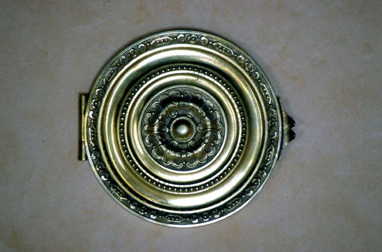 Le petit salon : une bouche d'aération de la cheminée. © Yves Sancey / Région Bourgogne-Franche-Comté, Inventaire du patrimoine - 2001