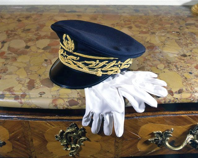 Casquette et gants du sous-préfet © Yves Sancey / Région Bourgogne-Franche-Comté, Inventaire du patrimoine - 2001