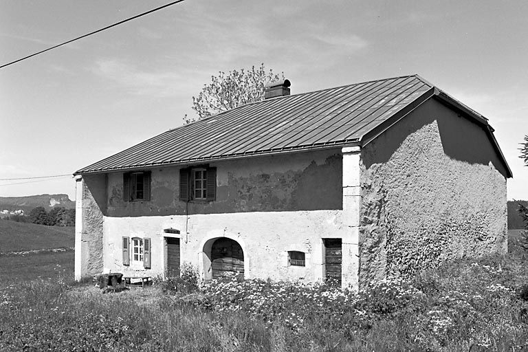 Façade antérieure et face droite. © Jérôme Mongreville / Région Bourgogne-Franche-Comté, Inventaire du patrimoine - 2001 Façade antérieure et face droite. © Jérôme Mongreville / Région Bourgogne-Franche-Comté, Inventaire du patrimoine - 2001