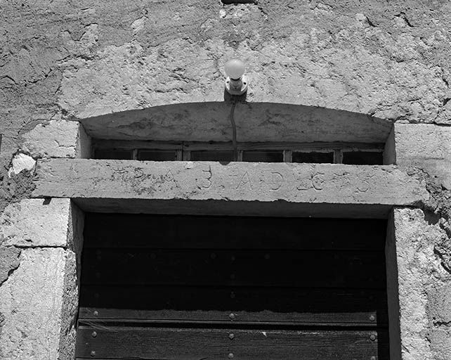 Date portée sur le linteau de la porte d'accès : 1773. © Jérôme Mongreville / Région Bourgogne-Franche-Comté, Inventaire du patrimoine - 2001 Date portée sur le linteau de la porte d'accès : 1773. © Jérôme Mongreville / Région Bourgogne-Franche-Comté, Inventaire du patrimoine - 2001