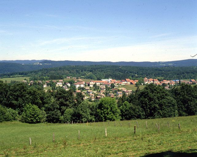 Vue générale du village de Longchaumois. © Jérôme Mongreville / Région Bourgogne-Franche-Comté, Inventaire du patrimoine - 2001