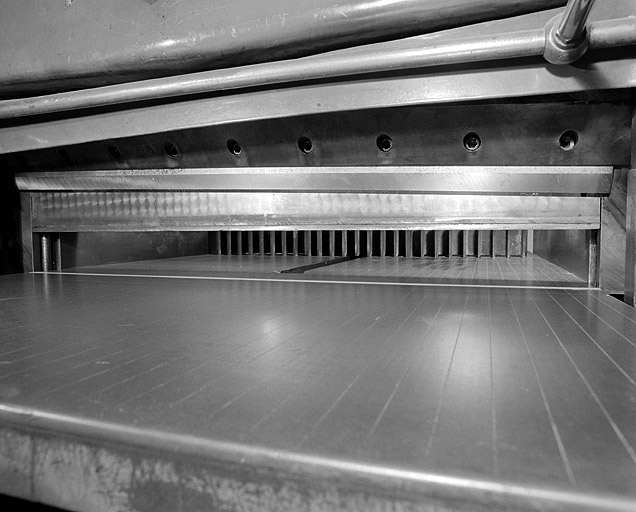 Table, lame et presse-papiers. © Jérôme Mongreville / Région Bourgogne-Franche-Comté, Inventaire du patrimoine - 2001