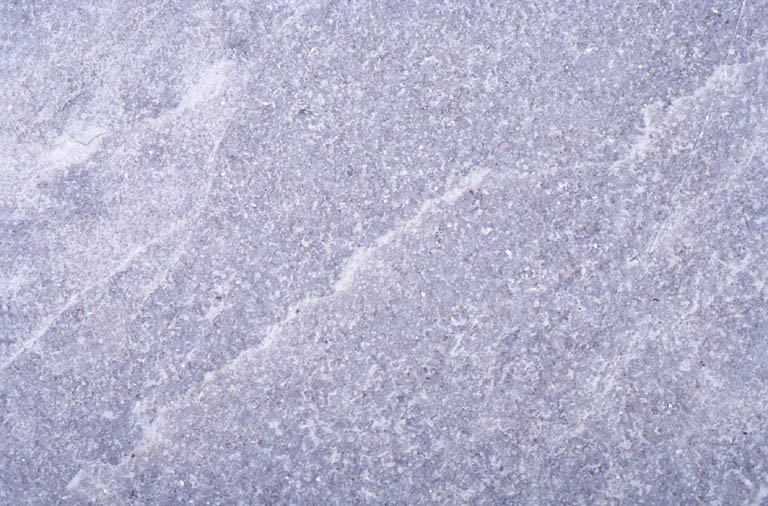 Echantillon de marbre d'Aime (Savoie) dit Blanc bleuté de Savoie. © Jérôme Mongreville / Région Bourgogne-Franche-Comté, Inventaire du patrimoine - 2001