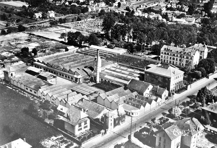 Delle. Vue aérienne, l'Usine S.I.D. © Jérôme  Mongreville (reproduction) / Région Bourgogne-Franche-Comté, Inventaire du patrimoine - 2001