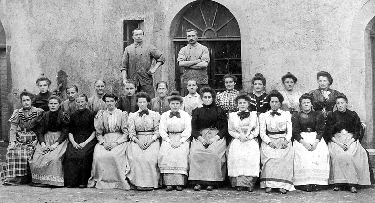 Tissage mécanique Winckler : le personnel. © Jérôme  Mongreville (reproduction) / Région Bourgogne-Franche-Comté, Inventaire du patrimoine - 2001