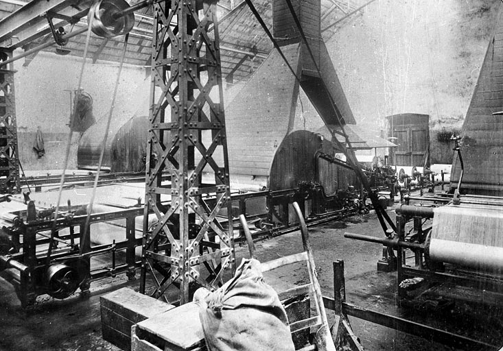 Société Anonyme de Filature et Tissage de Giromagny. Le tissage du Pont : la salle des encolleuses. © Jérôme  Mongreville (reproduction) / Région Bourgogne-Franche-Comté, Inventaire du patrimoine - 2001