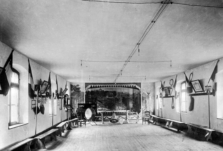 Société Anonyme de Filature et Tissage de Giromagny. Le tissage du Pont : la salle de la fanfare. © Jérôme  Mongreville (reproduction) / Région Bourgogne-Franche-Comté, Inventaire du patrimoine - 2001