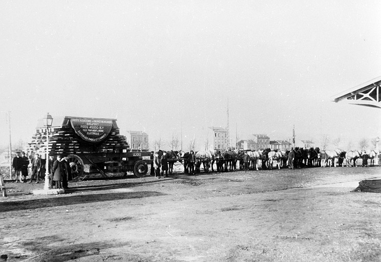 Transport d'une pièce pour induit de machine électrique. © Jérôme  Mongreville (reproduction) / Région Bourgogne-Franche-Comté, Inventaire du patrimoine - 2001