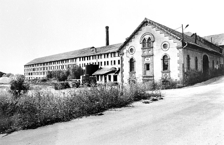 Ancienne et nouvelle tuilerie depuis le sud-est vers 1980. © Jérôme  Mongreville (reproduction) / Région Bourgogne-Franche-Comté, Inventaire du patrimoine - 2001